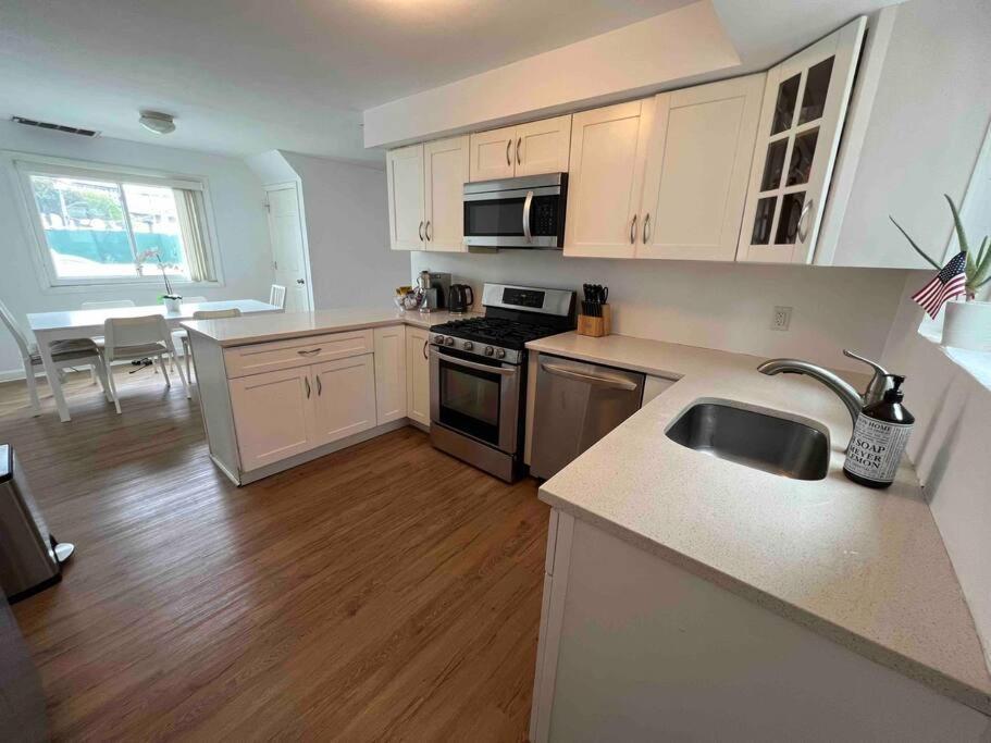 House 2car Parking Subway Jfk Usb Rumah percutian